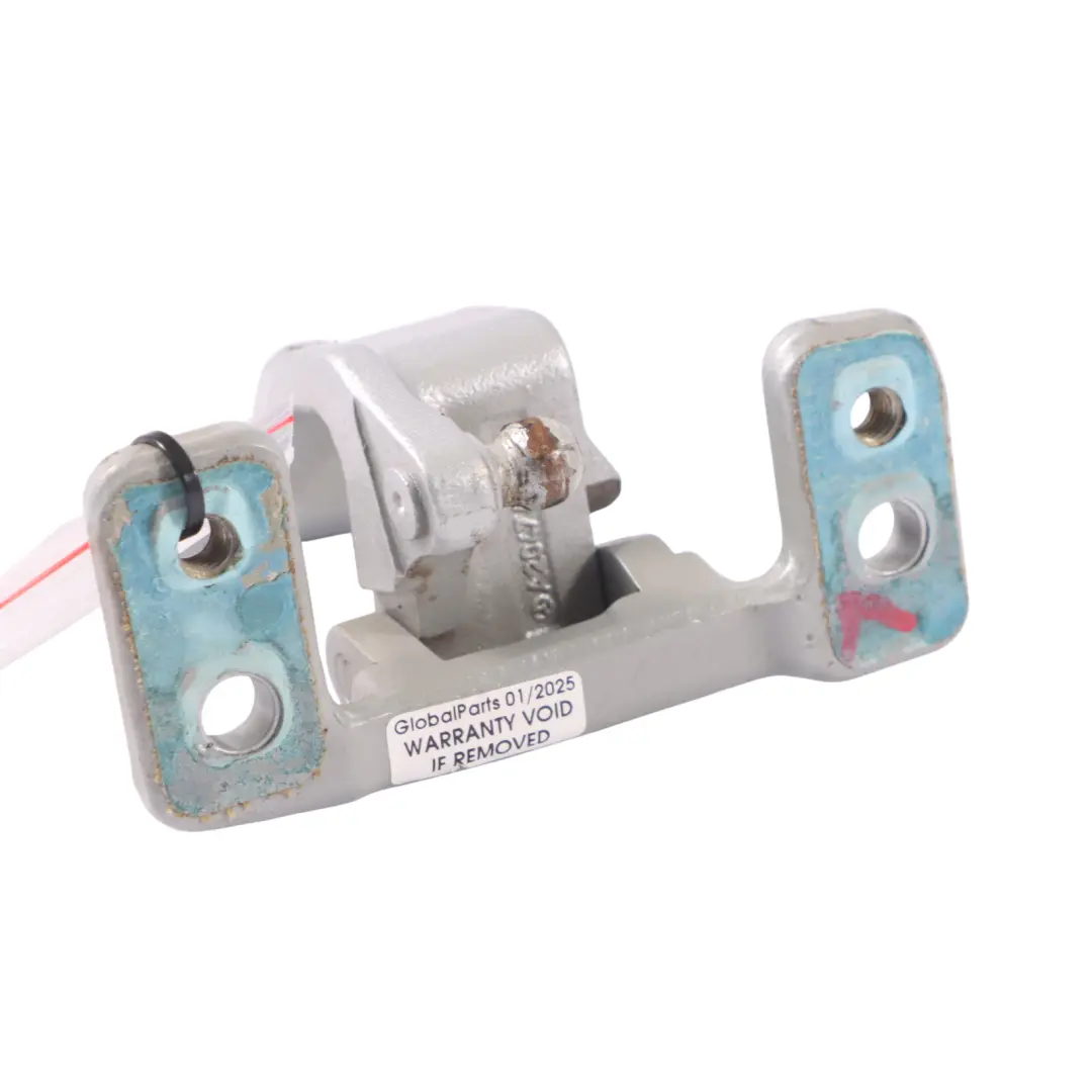 Cerniera portellone sinistro bagagliaio Iridium Silver - 775 per Mercedes S204 con numero di parte A2047400137 Mercedes S204 Cerniera portellone sinistro bagagliaio Iridium Silver - 775 - SKU A2047400137-IRS - Numero di parte A2047400137