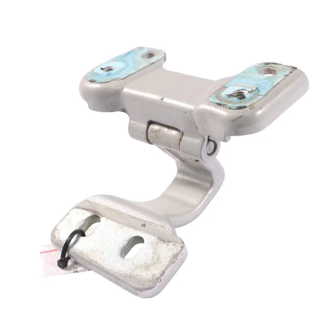 Station Wagon Cerniera Portelone Destra Baule Iridium Silver - 775 per Mercedes S204 con numero di parte A2047400237 Mercedes S204 Station Wagon Cerniera Portelone Destra Baule Iridium Silver - 775 - SKU A2047400237-IRS - Numero di parte A2047400237