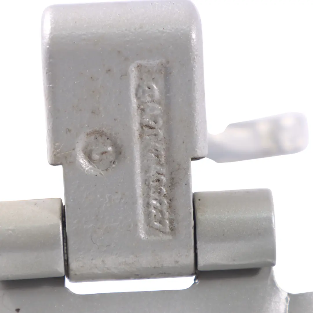 Station Wagon Cerniera Portelone Destra Baule Iridium Silver - 775 per Mercedes S204 con numero di parte A2047400237 Mercedes S204 Station Wagon Cerniera Portelone Destra Baule Iridium Silver - 775 - SKU A2047400237-IRS - Numero di parte A2047400237