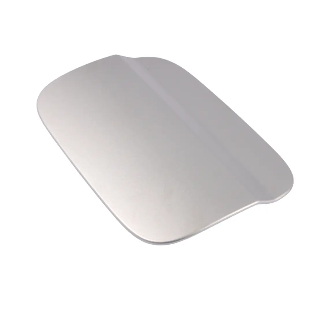 Tapa depósito combustible plata iridio metalizada 775 para Mercedes W204 con número de pieza A2047570006 Mercedes W204 Tapa depósito combustible plata iridio metalizada 775 - SKU A2047570006-IRS - Número de pieza A2047570006