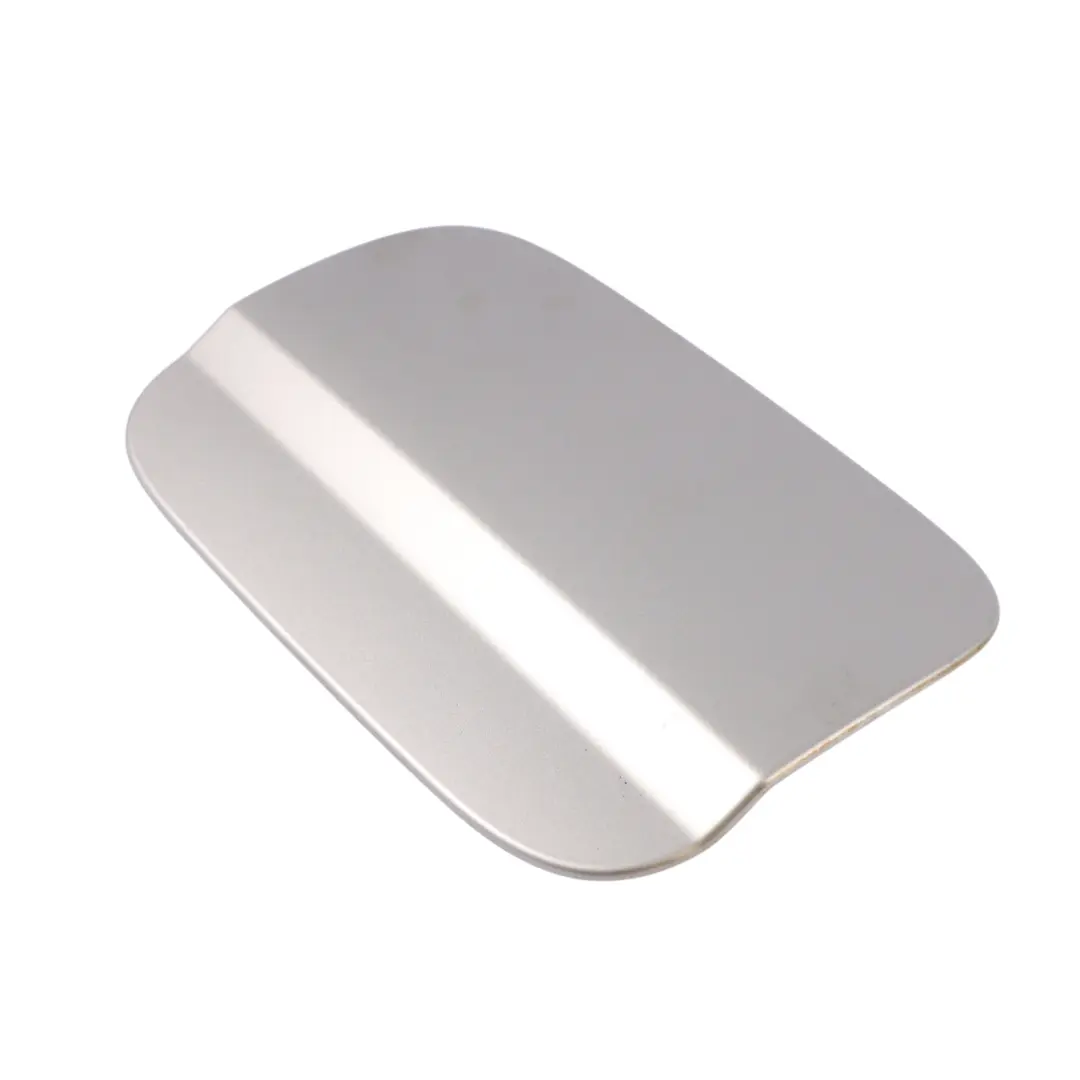 Klappen Abdeckung Iridiumsilber Metallic 775 für Mercedes W204 Tank mit Teilenummer A2047570006 Mercedes W204 Tank Klappen Abdeckung Iridiumsilber Metallic 775 - SKU A2047570006-IRS - Teilenummer A2047570006