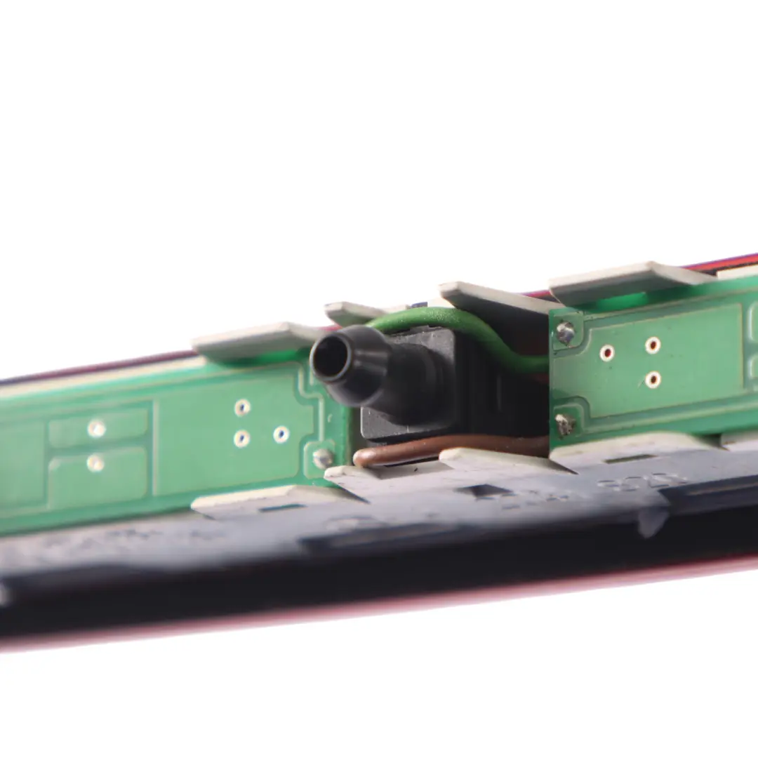 Tercera luz freno trasera adicional Luz freno para Mercedes S204 Estate con número de pieza A2048200956 Mercedes S204 Estate Tercera luz freno trasera adicional Luz freno - SKU A2048200956 - Número de pieza A2048200956