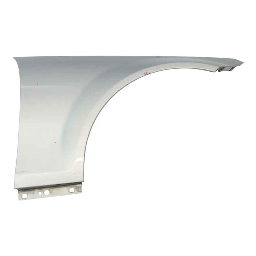 Guardabarros lateral derecho delantero Iridium Silver - 775 para Mercedes W204 con número de pieza A2048801418 Mercedes W204 Guardabarros lateral derecho delantero Iridium Silver - 775 - SKU A2048801418-IRS3 - Número de pieza A2048801418