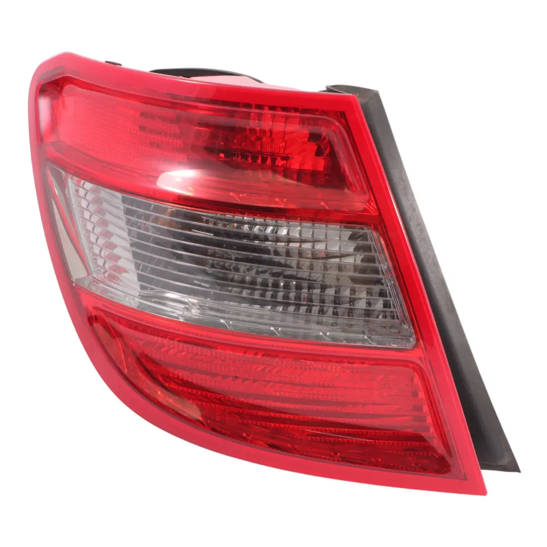 Mercedes W204 Luz Trasera Izquierda Panel Lateral - SKU A2049069302 - Número de pieza A2049069302