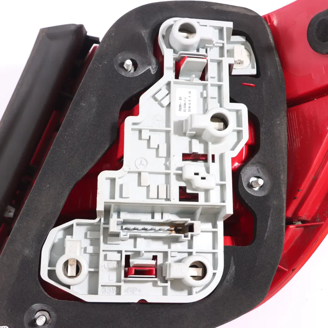 Mercedes W204 Luz Trasera Izquierda Panel Lateral - SKU A2049069302 - Número de pieza A2049069302