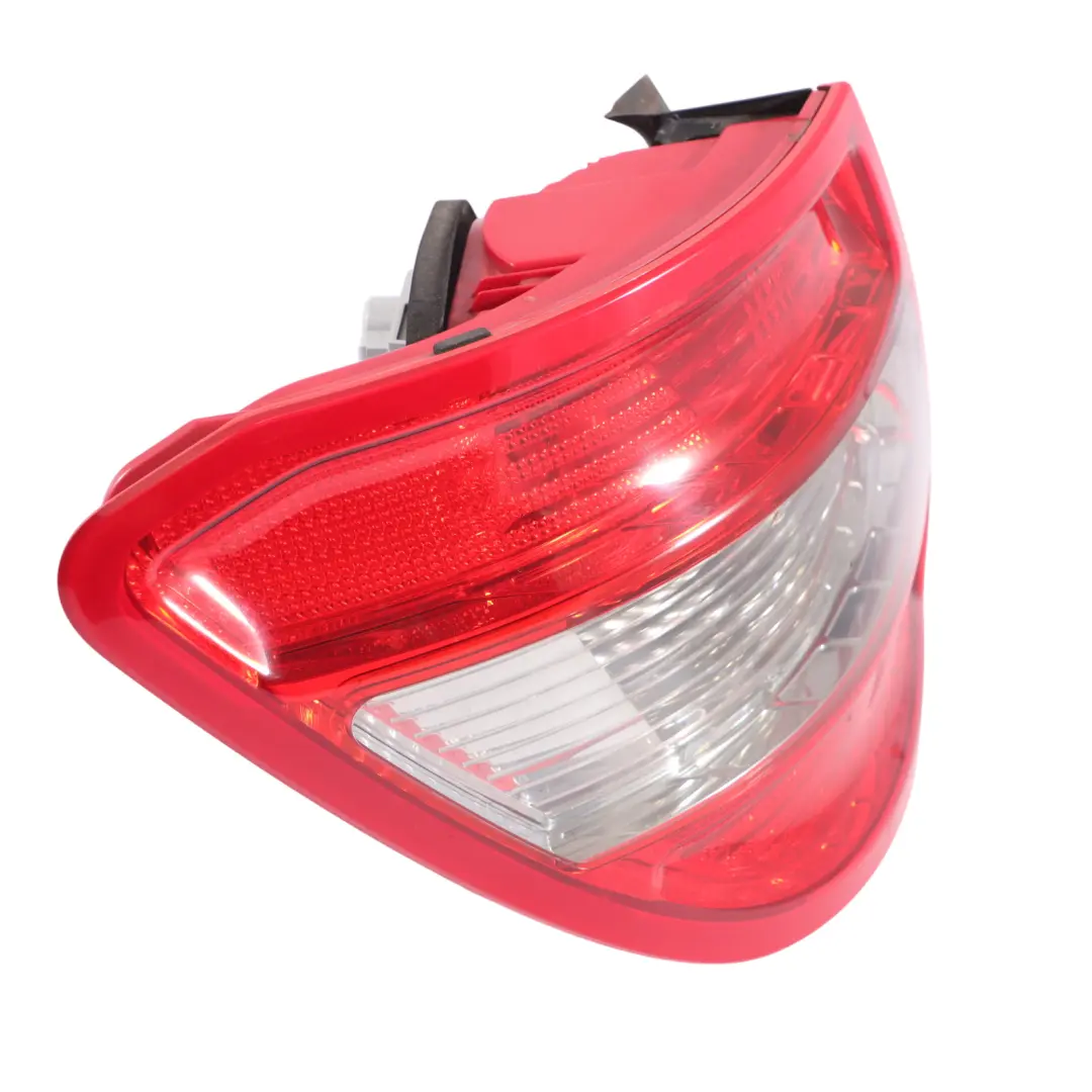 Mercedes W204 Hinten Links Rücklicht Lampe Seite Panel - SKU A2049069302 - Teilenummer A2049069302