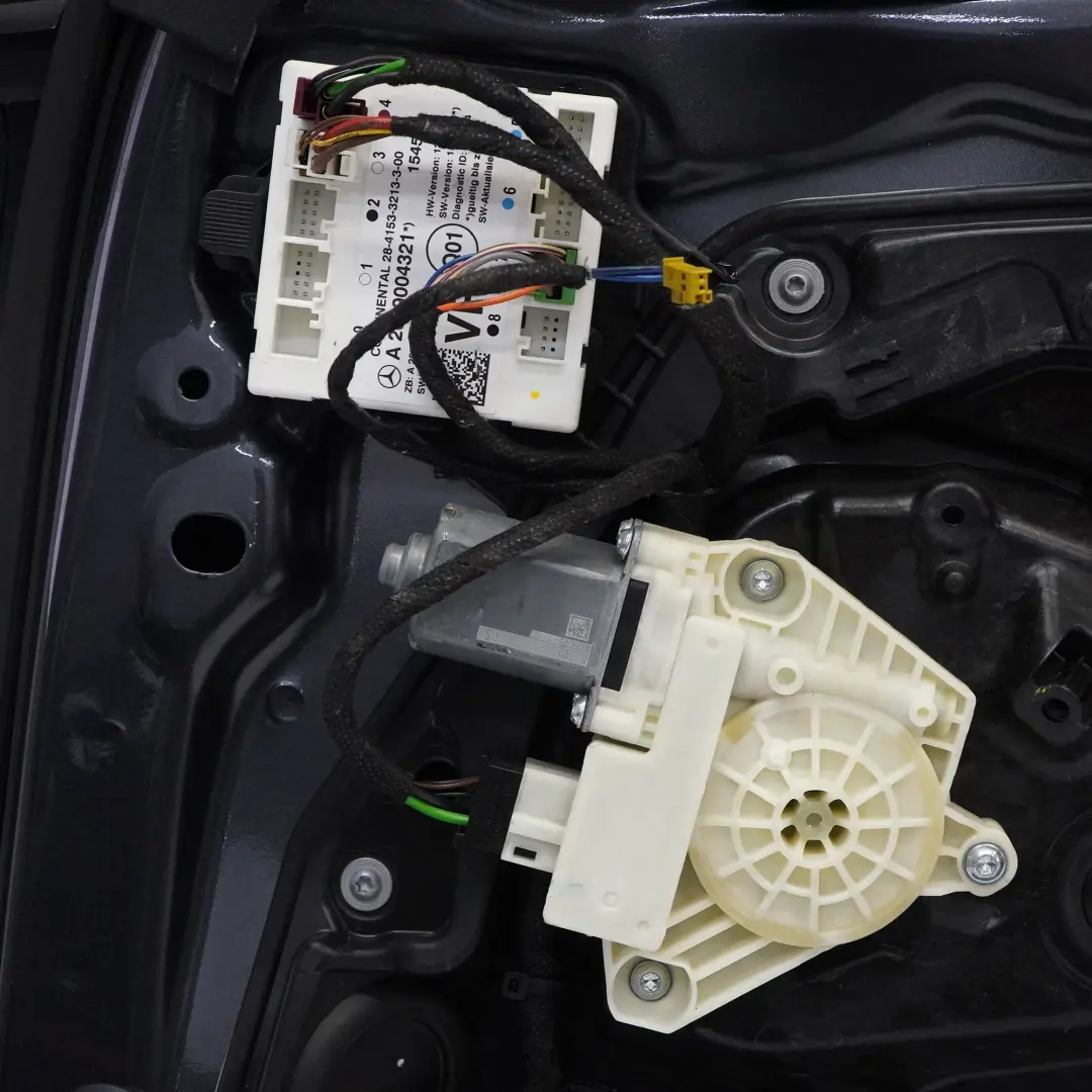 Mercedes W205 Tür Vorne Rechts Tenoritgrau Metallic - 755 - SKU A2057200205-TNG - Teilenummer A2057200205