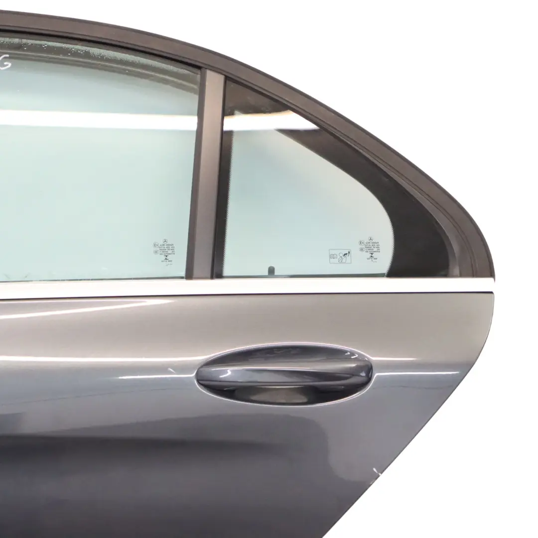 Porta Posteriore Sinistra Tenorite Grey Metallic - 755 per Mercedes W205 con numero di parte A2057300105 Mercedes W205 Porta Posteriore Sinistra Tenorite Grey Metallic - 755 - SKU A2057300105-TNG - Numero di parte A2057300105