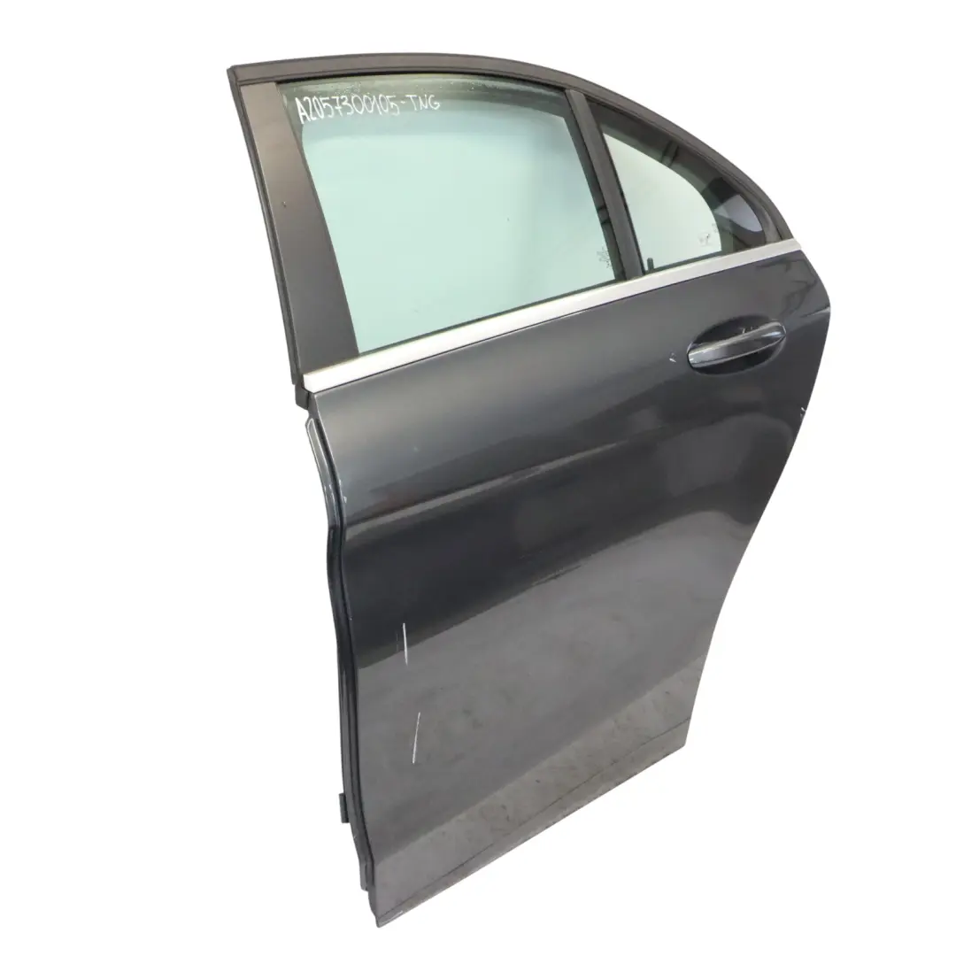 Drzwi Lewe Tylne Tenorite Grey Szary Metalik - 755 do Mercedes W205 o numerze A2057300105 Mercedes W205 Drzwi Lewe Tylne Tenorite Grey Szary Metalik - 755 - SKU A2057300105-TNG - Numer Części A2057300105