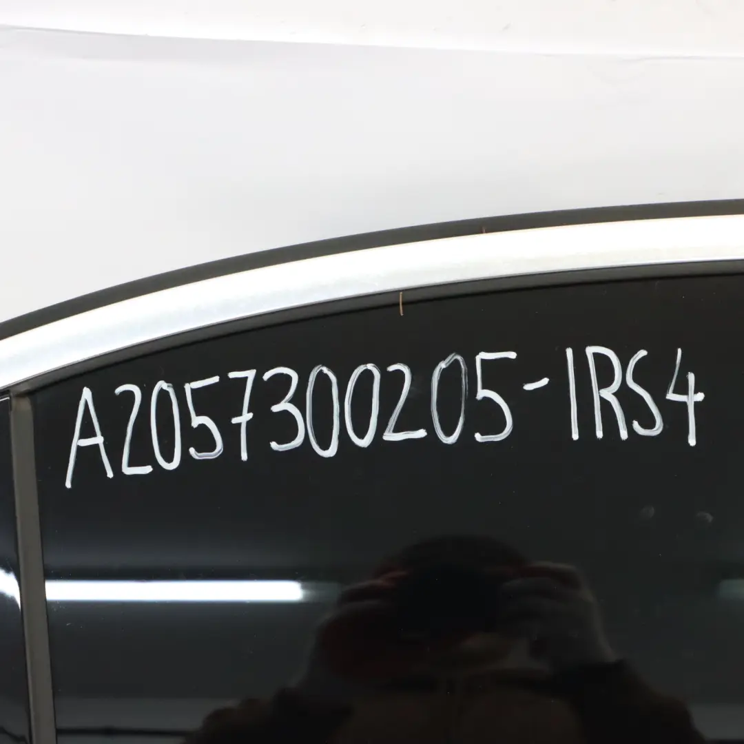 Tür Hinten Rechts Iridium Silber Metallic - 775 für Mercedes W205 mit Teilenummer A2057300205 Mercedes W205 Tür Hinten Rechts Iridium Silber Metallic - 775 - SKU A2057300205-IRS4 - Teilenummer A2057300205