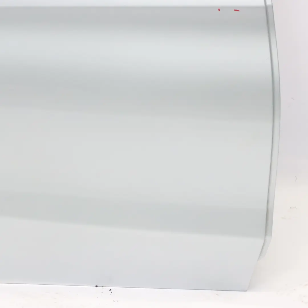 Porta Posteriore Destra Iridium Silver Metallic - 775 per Mercedes W205 con numero di parte A2057300205 Mercedes W205 Porta Posteriore Destra Iridium Silver Metallic - 775 - SKU A2057300205-IRS4 - Numero di parte A2057300205