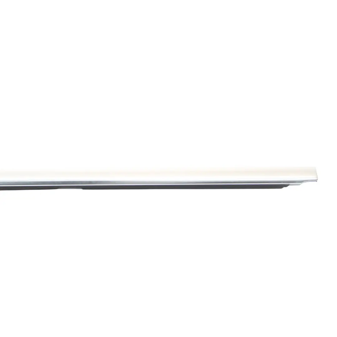 Mercedes W212 Banda de ventana Moldura de puerta trasera derecha - SKU A2057305000 - Número de pieza A2057305000