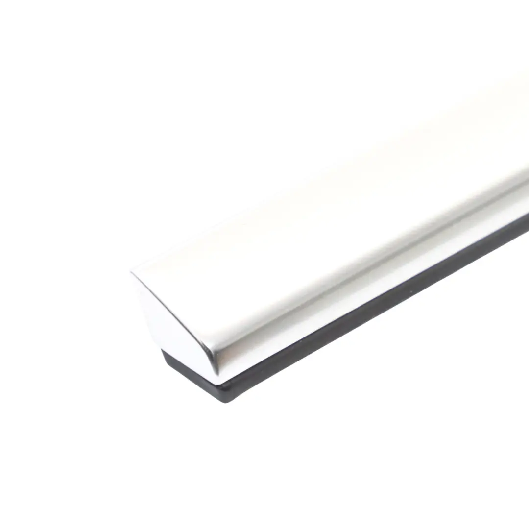 Mercedes W205 Fensterleiste Türverkleidung Hinten Rechts Silber - SKU A2057305000 - Teilenummer A2057305000