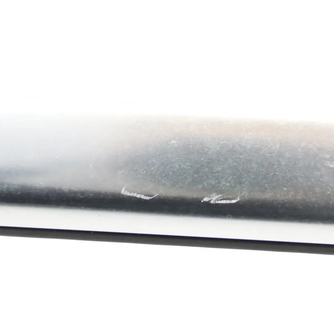 Mercedes W212 Banda de ventana Moldura de puerta trasera derecha - SKU A2057305000 - Número de pieza A2057305000
