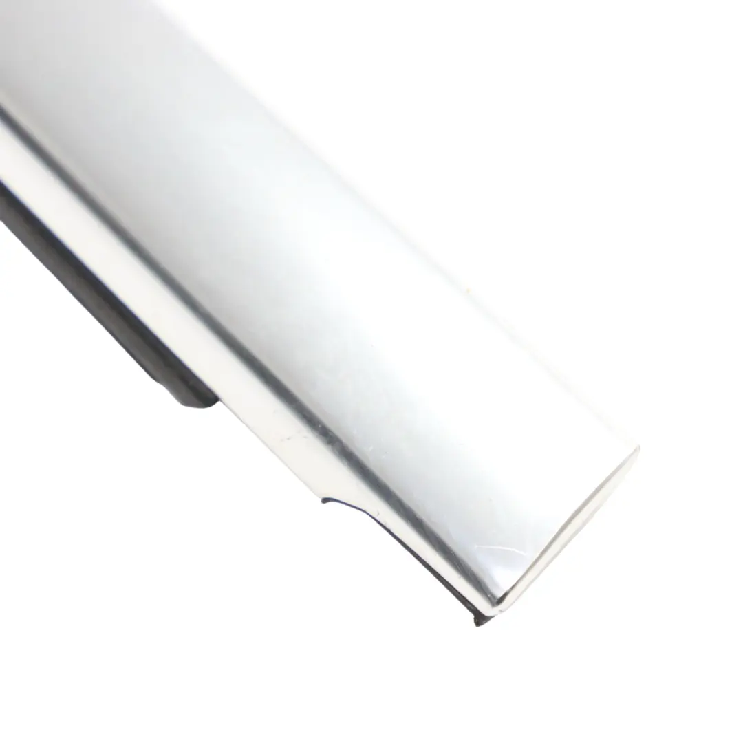 Bande De Fenêtre Garniture Porte Arrière Droite Argent pour Mercedes W205 à propos du numéro de pièce A2057305000 Mercedes W205 Bande De Fenêtre Garniture Porte Arrière Droite Argent - SKU A2057305000 - Numéro de pièce A2057305000