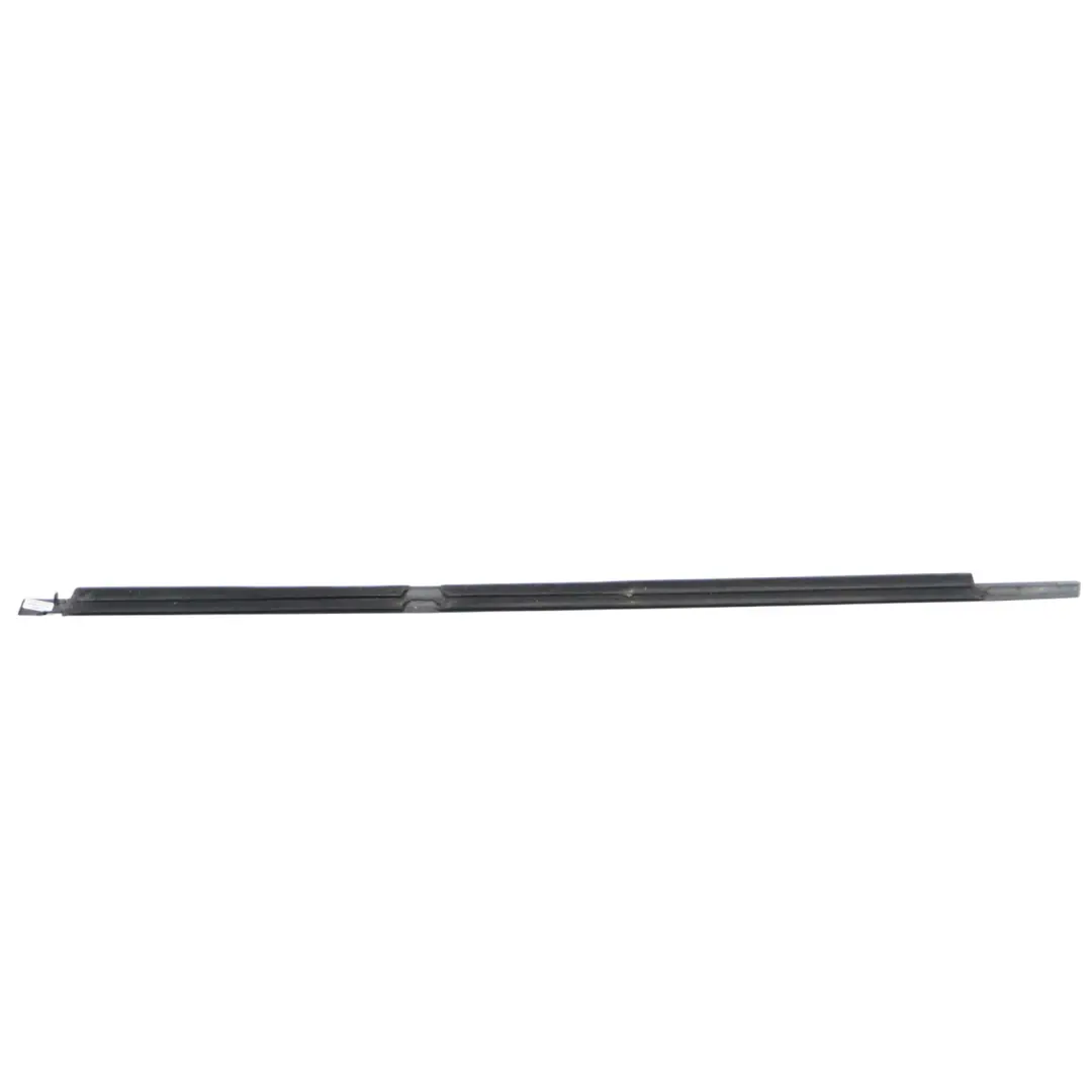 Mercedes W212 Banda de ventana Moldura de puerta trasera derecha - SKU A2057305000 - Número de pieza A2057305000