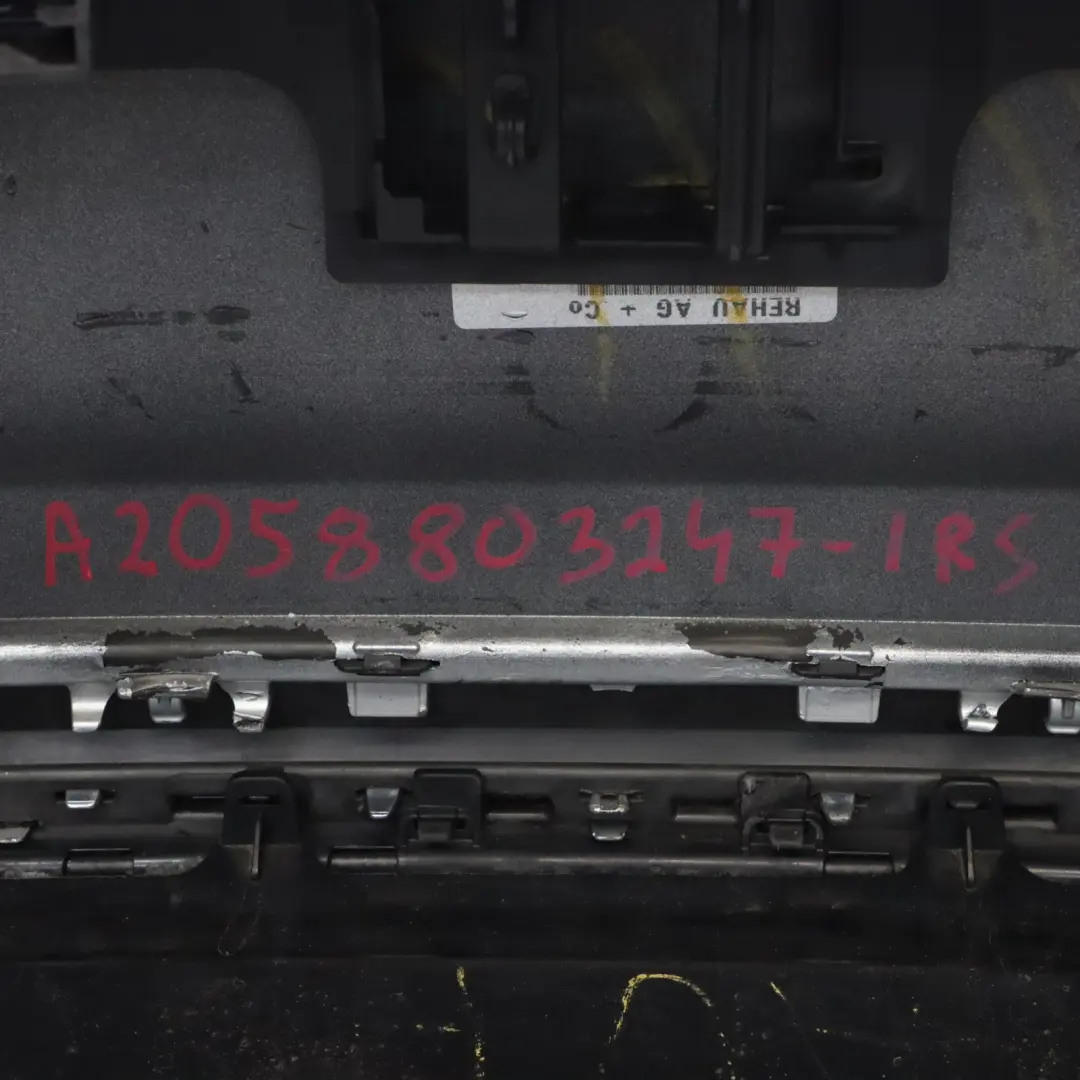 Zderzak Tylny AMG Iridium Silver Srebrny Metalik - 775 do Mercedes W205 o numerze A2058803247 Mercedes W205 Zderzak Tylny AMG Iridium Silver Srebrny Metalik - 775 - SKU A2058803247-IRS - Numer Części A2058803247