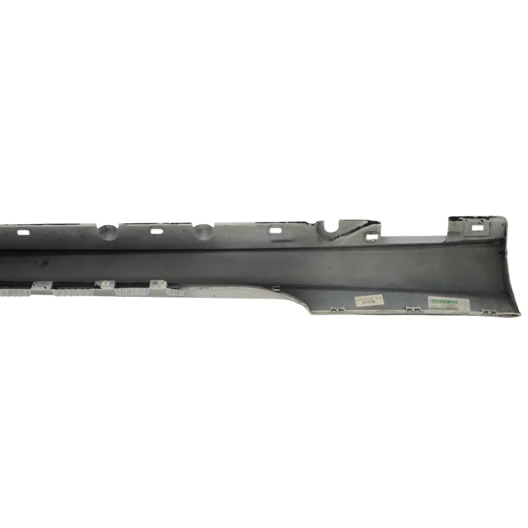 W207 Faldón Lateral Puerta AMG Izquierdo Invertido Blanco Diamante 799 para Mercedes con número de pieza A2076981354 Mercedes W207 Faldón Lateral Puerta AMG Izquierdo Invertido Blanco Diamante 799 - SKU A2076981354-DWM - Número de pieza A2076981354