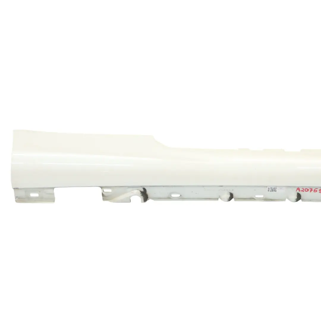 W207 Latérale De Seuil De Porte AMG Droite Diamond White - 799 pour Mercedes à propos du numéro de pièce A2076981454 Mercedes W207 Latérale De Seuil De Porte AMG Droite Diamond White - 799 - SKU A2076981454-DWM - Numéro de pièce A2076981454