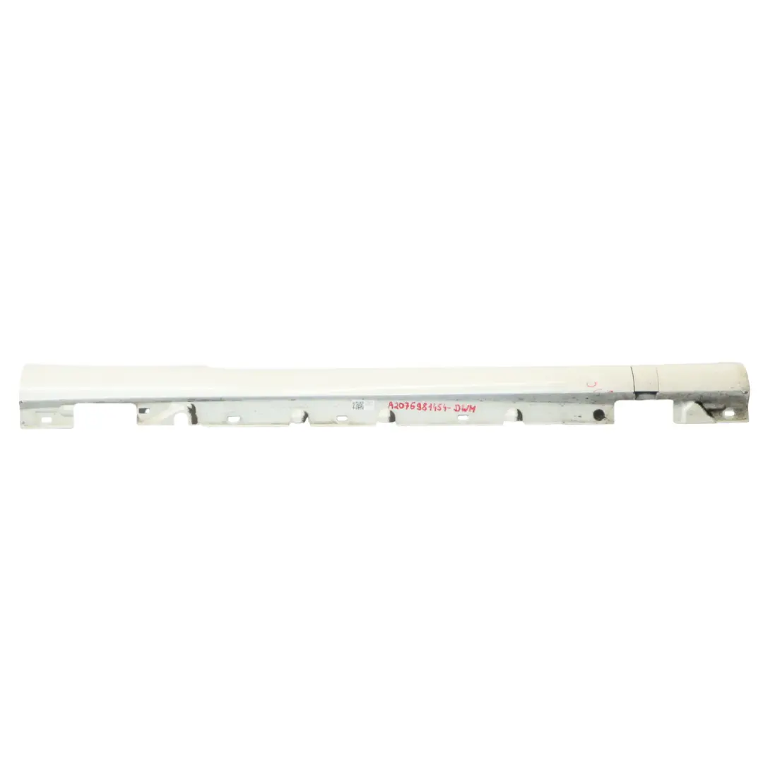 W207 Latérale De Seuil De Porte AMG Droite Diamond White - 799 pour Mercedes à propos du numéro de pièce A2076981454 Mercedes W207 Latérale De Seuil De Porte AMG Droite Diamond White - 799 - SKU A2076981454-DWM - Numéro de pièce A2076981454