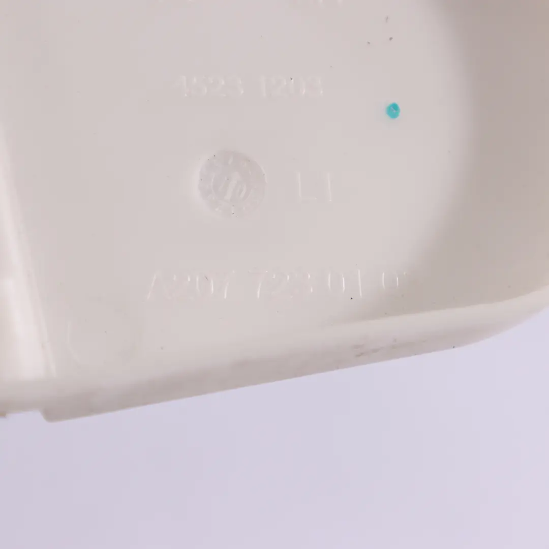 Coperchio Serratura Porta Anteriore Sinistra per Mercedes C207 con numero di parte A2077230108 Mercedes C207 Coperchio Serratura Porta Anteriore Sinistra - SKU A2077230108 - Numero di parte A2077230108