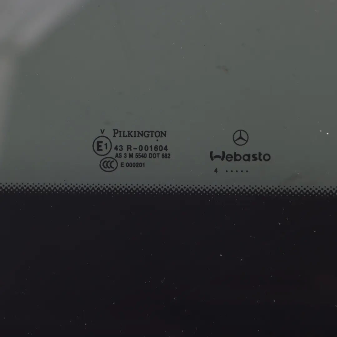 Panneau de verre lunette arrière panoramique coulissant AS3 pour Mercedes W204 à propos du numéro de pièce A2077800321 Mercedes W204 Panneau de verre lunette arrière panoramique coulissant AS3 - SKU A2077800321 - Numéro de pièce A2077800321
