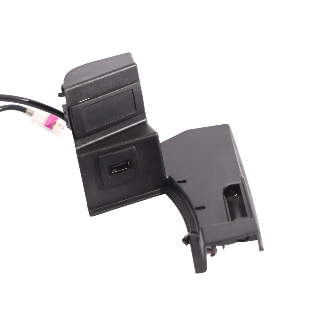  Console Centrale Mercedes W204 W207 Garniture Prise Port USB - SKU A2078210411-1 - Numéro de pièce A2078210411
