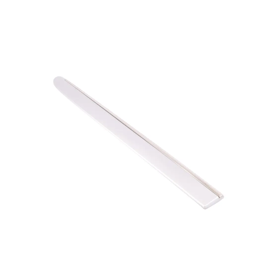 Moulure porte arière droite garniture moulage argent iridium - 775 pour Mercedes W211 à propos du numéro de pièce A2116901462 Mercedes W211 Moulure porte arière droite garniture moulage argent iridium - 775 - SKU A2116901462-IRS - Numéro de pièce A2116901462