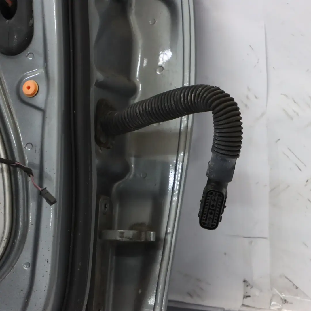 Tür Hinten Links Abdeckplatte Palladiumsilber Metallic - 792 für Mercedes W212 mit Teilenummer A2127300105 Mercedes W212 Tür Hinten Links Abdeckplatte Palladiumsilber Metallic - 792 - SKU A2127300105-PAL - Teilenummer A2127300105