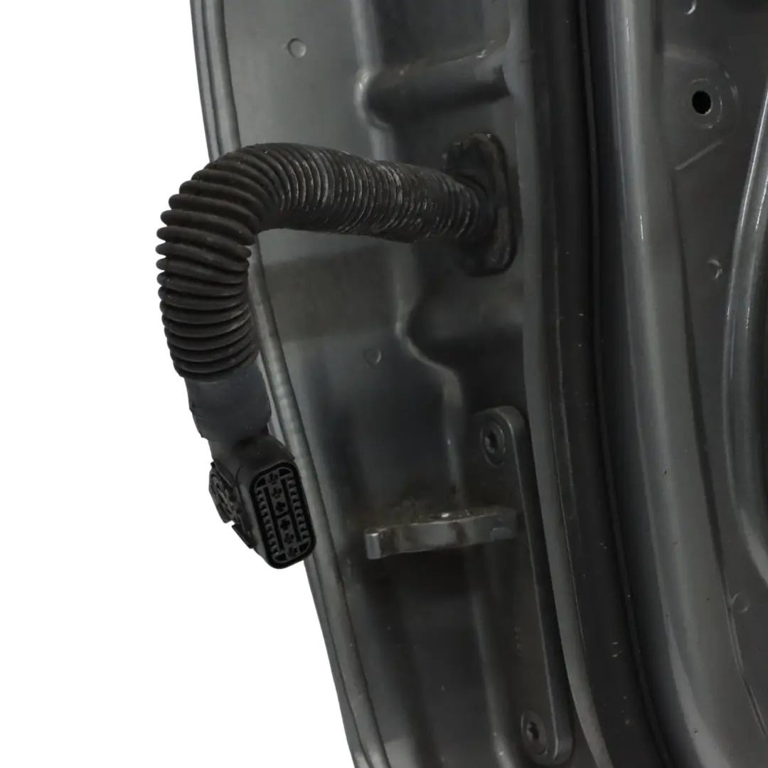 Drzwi Prawy Tył Palladium Silver do Mercedes W212 o numerze A2127300205 Mercedes W212 Drzwi Prawy Tył Palladium Silver - SKU A2127300205-PAL1 - Numer Części A2127300205