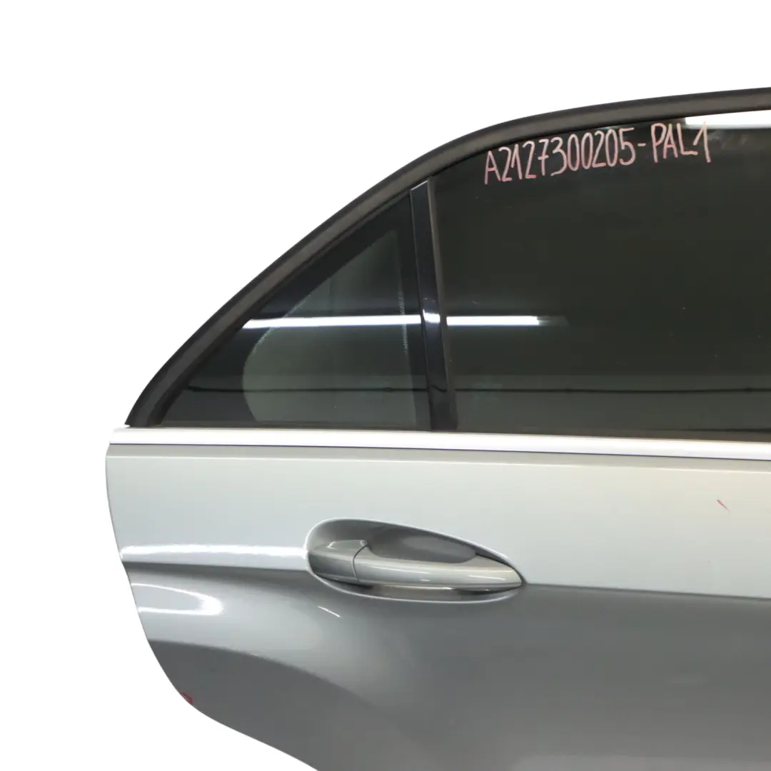 Porta Posteriore Destra Pannello Copertura Palladium Silver 792 per Mercedes W212 con numero di parte A2127300205 Mercedes W212 Porta Posteriore Destra Pannello Copertura Palladium Silver 792 - SKU A2127300205-PAL1 - Numero di parte A2127300205