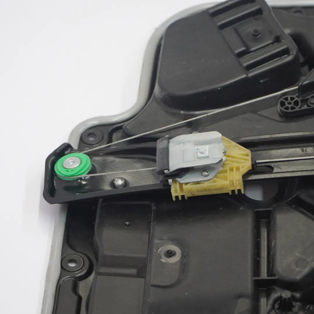 Mécanisme de lève vitre arrière droit pour Mercedes W213 à propos du numéro de pièce A2137306805 Mercedes W213 Mécanisme de lève vitre arrière droit - SKU A2137306805-1 - Numéro de pièce A2137306805