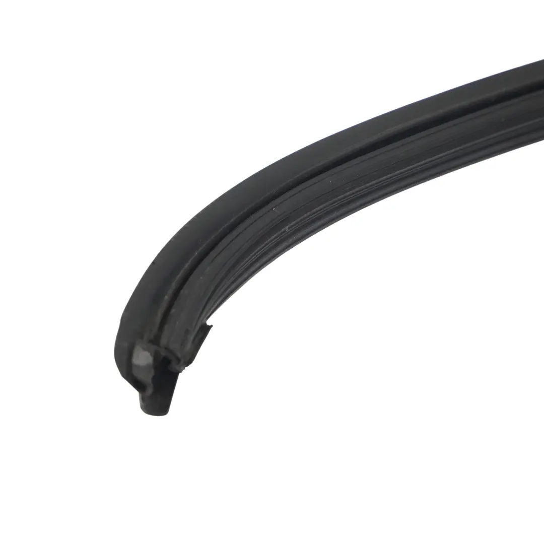 Mercedes W213 Joint porte fenêtre arrière droite Guide Cadre - SKU A2137357400-1 - Numéro de pièce A2137357400