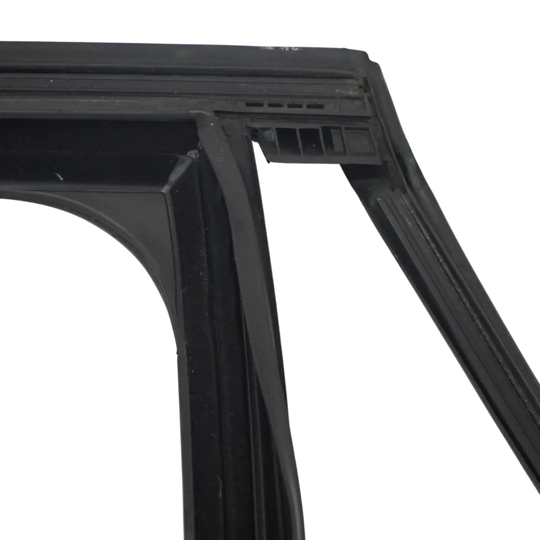 Mercedes W213 Joint porte fenêtre arrière droite Guide Cadre - SKU A2137357400-1 - Numéro de pièce A2137357400