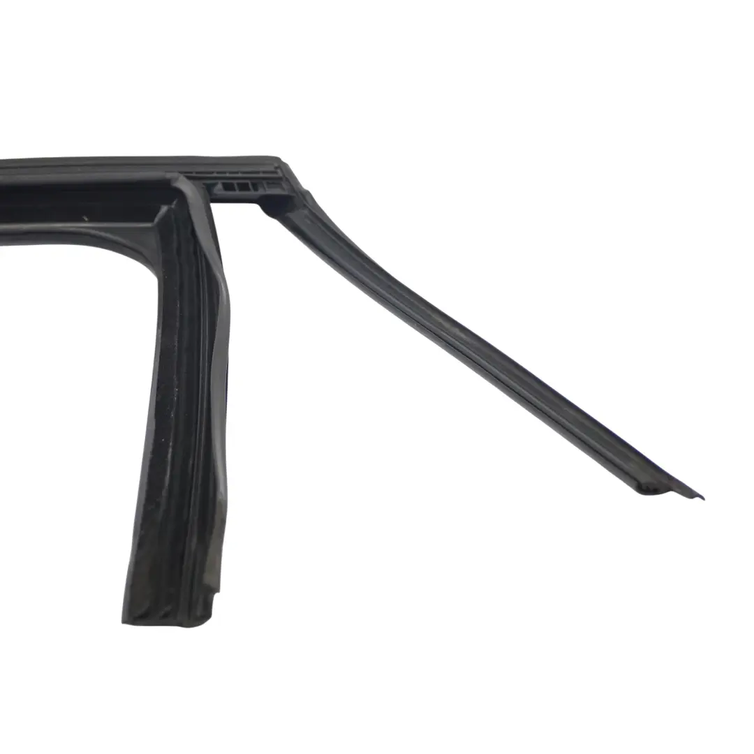 Mercedes W213 Joint porte fenêtre arrière droite Guide Cadre - SKU A2137357400-1 - Numéro de pièce A2137357400