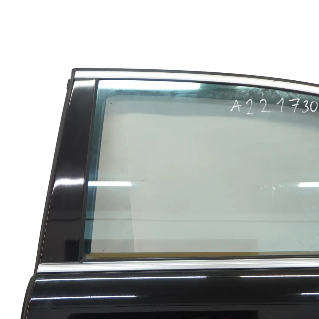 Rivestimento porta posteriore sinistra lunga Schwarz Black - 040 per Mercedes W221 con numero di parte A2217300505 Mercedes W221 Rivestimento porta posteriore sinistra lunga Schwarz Black - 040 - SKU A2217300505-BLA - Numero di parte A2217300505