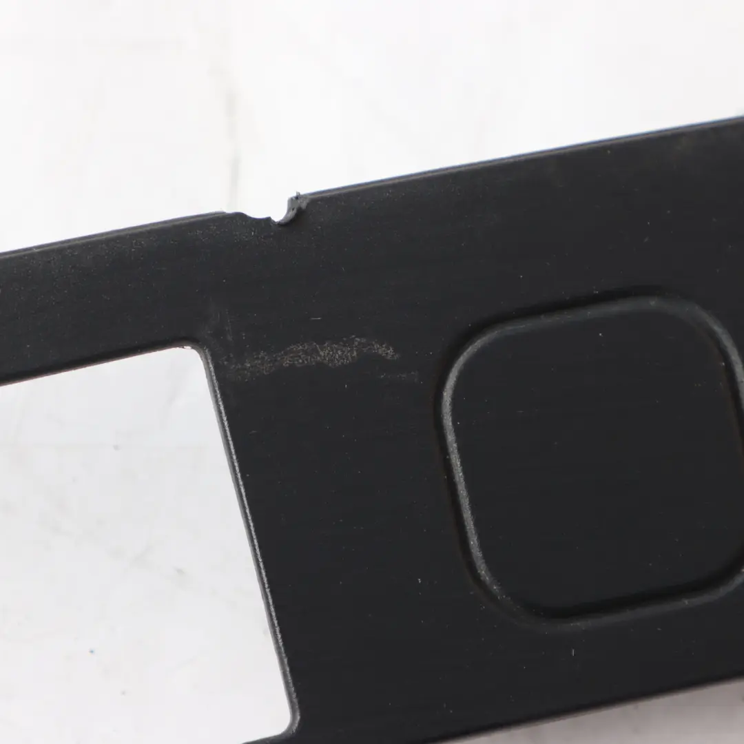 Garniture Couvercle Coffre Panneau Arrière Hayon pour Mercedes W221 à propos du numéro de pièce A2217580008 Mercedes W221 Garniture Couvercle Coffre Panneau Arrière Hayon - SKU A2217580008 - Numéro de pièce A2217580008