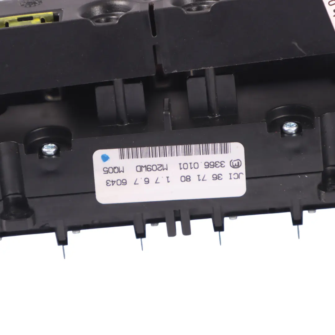 Poggiatesta Monitor Unità intrattenimento posteriore per Mercedes W221 con numero di parte A2218207389 Mercedes W221 Poggiatesta Monitor Unità intrattenimento posteriore - SKU A2218207389 - Numero di parte A2218207389