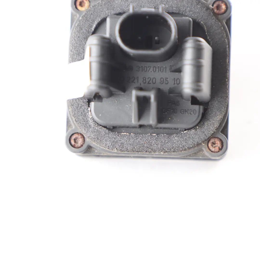 Interrupteur Commande D'Ouverture Coffre Et Hayon pour Mercedes C216 W211 à propos du numéro de pièce A2218209510 Mercedes C216 W211 Interrupteur Commande D'Ouverture Coffre Et Hayon - SKU A2218209510 - Numéro de pièce A2218209510