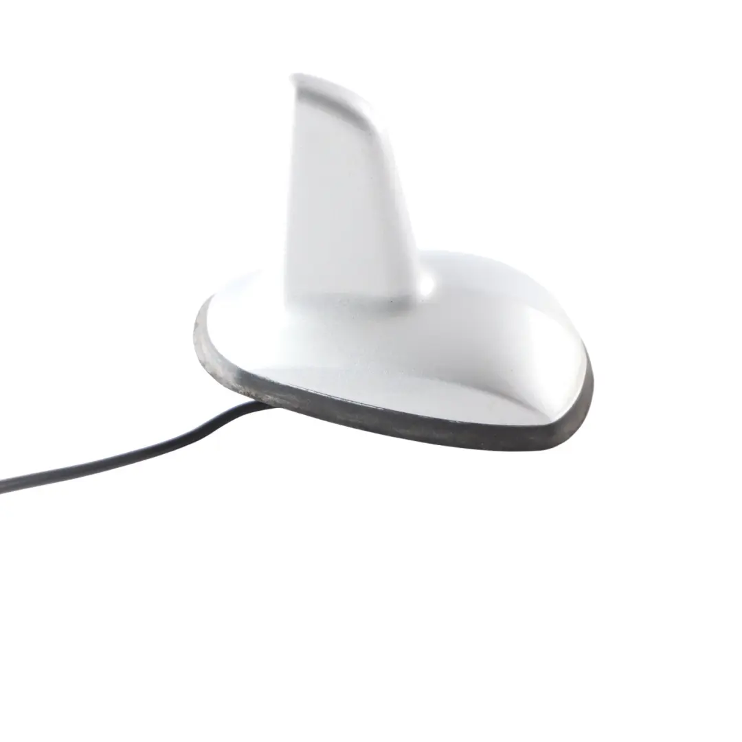Antena De Aleta De Tiburón Iridium Silver Plata - 775 para Mercedes W221 con número de pieza A2219050236 Mercedes W221 Antena De Aleta De Tiburón Iridium Silver Plata - 775 - SKU A2219050236-IRS - Número de pieza A2219050236