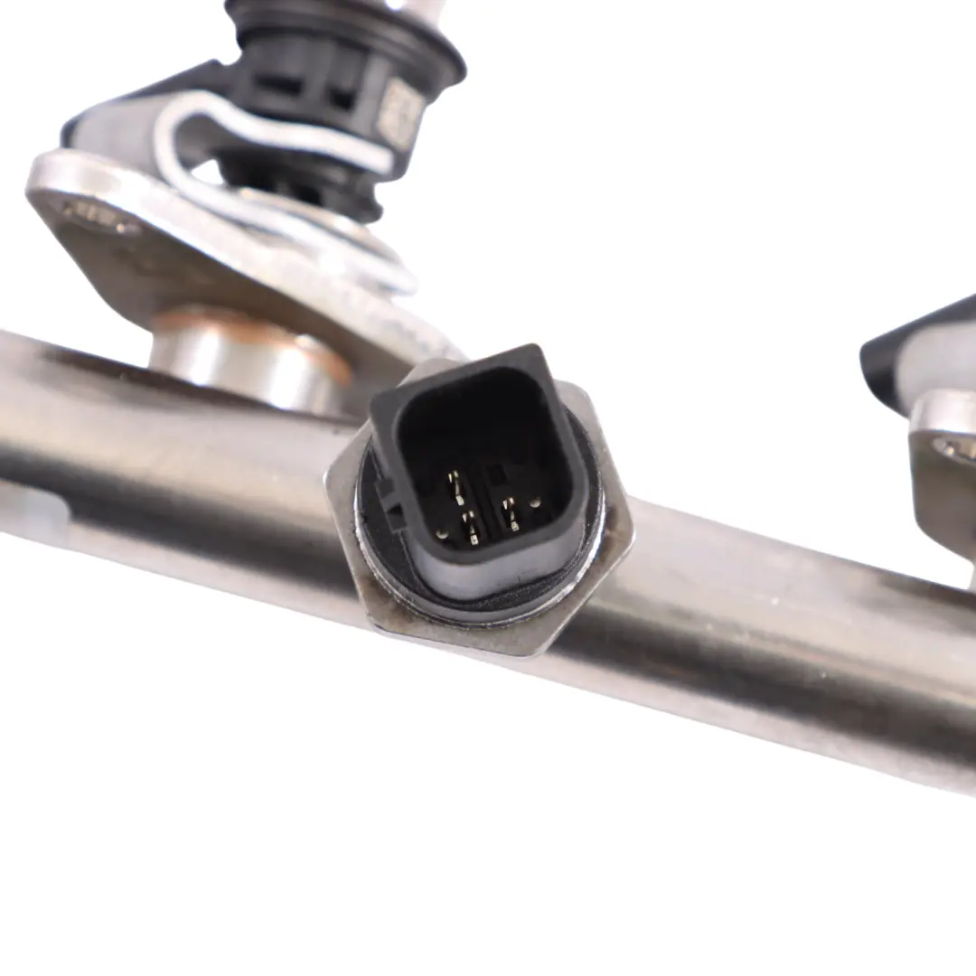 Inyección De Combustible Rail Inyectores para Motor Mercedes V177 con número de pieza A2600700800 Motor Mercedes V177 Inyección De Combustible Rail Inyectores - SKU A2600700800 - Número de pieza A2600700800