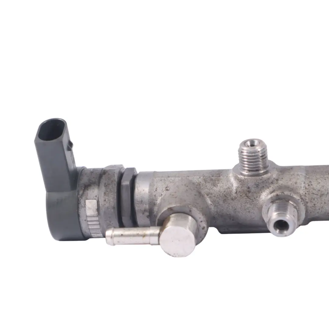 OM651 Kraftstoffeinspritzleiste für Mercedes W176 W204 W212 W246 Diesel mit Teilenummer A6510701595 Mercedes W176 W204 W212 W246 Diesel OM651 Kraftstoffeinspritzleiste - SKU A6510701595 - Teilenummer A6510701595