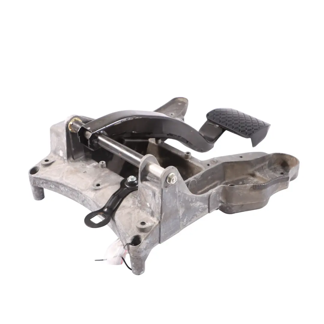 Volkswagen Toureg 7L Brake Pedal Acceleration Pedal Mount Automatic - SKU RHD-7L0723117A - Part number 7L0723117A