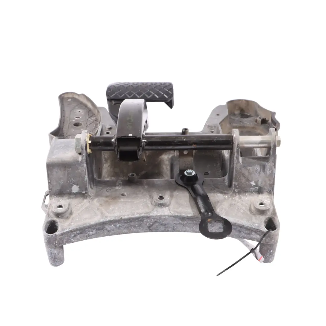 Volkswagen Toureg 7L Brake Pedal Acceleration Pedal Mount Automatic - SKU RHD-7L0723117A - Part number 7L0723117A