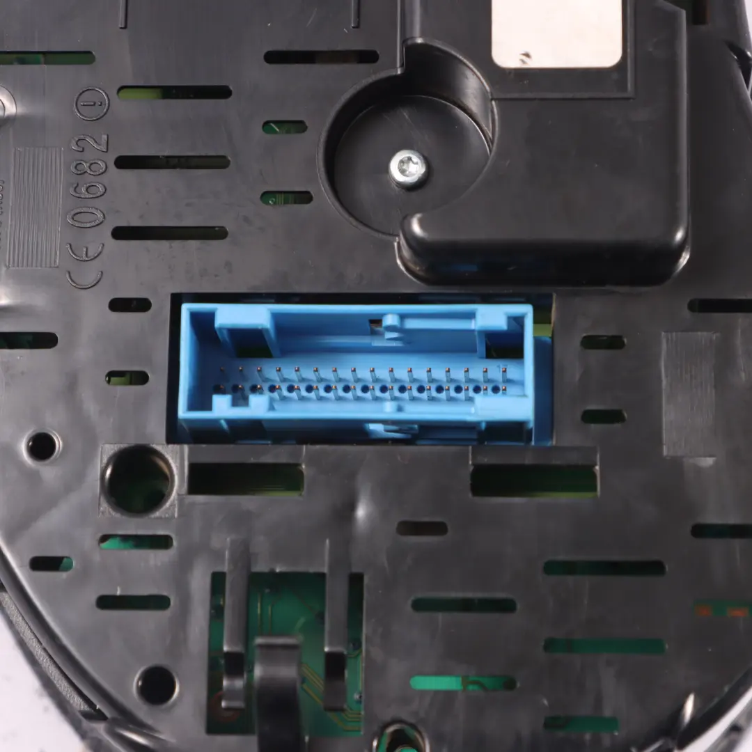 Instrument Cluster Speedometer Clocks Manual to Audi A3 8P Diesel with Part number 8P0920981K Audi A3 8P Diesel Instrument Cluster Speedometer Clocks Manual - SKU RHD-8P0920981K - Part number 8P0920981K