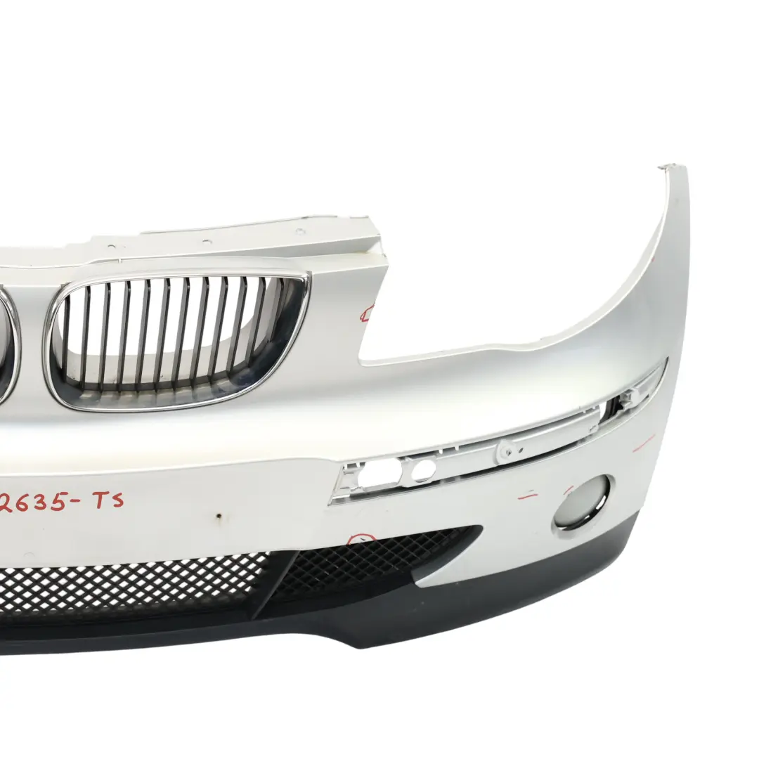 Zderzak Przedni Titansilber Srebrny Metalik - 354 do BMW E87 o numerze 0032635 BMW E87 Zderzak Przedni Titansilber Srebrny Metalik - 354 - SKU 0032635-TS - Numer Części 0032635