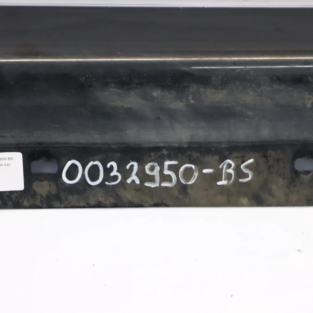 Faldón lateral derecho Zafiro negro metalizado - 475 para BMW E90 E91 con número de pieza 0032950 BMW E90 E91 Faldón lateral derecho Zafiro negro metalizado - 475 - SKU 0032950-BS - Número de pieza 0032950