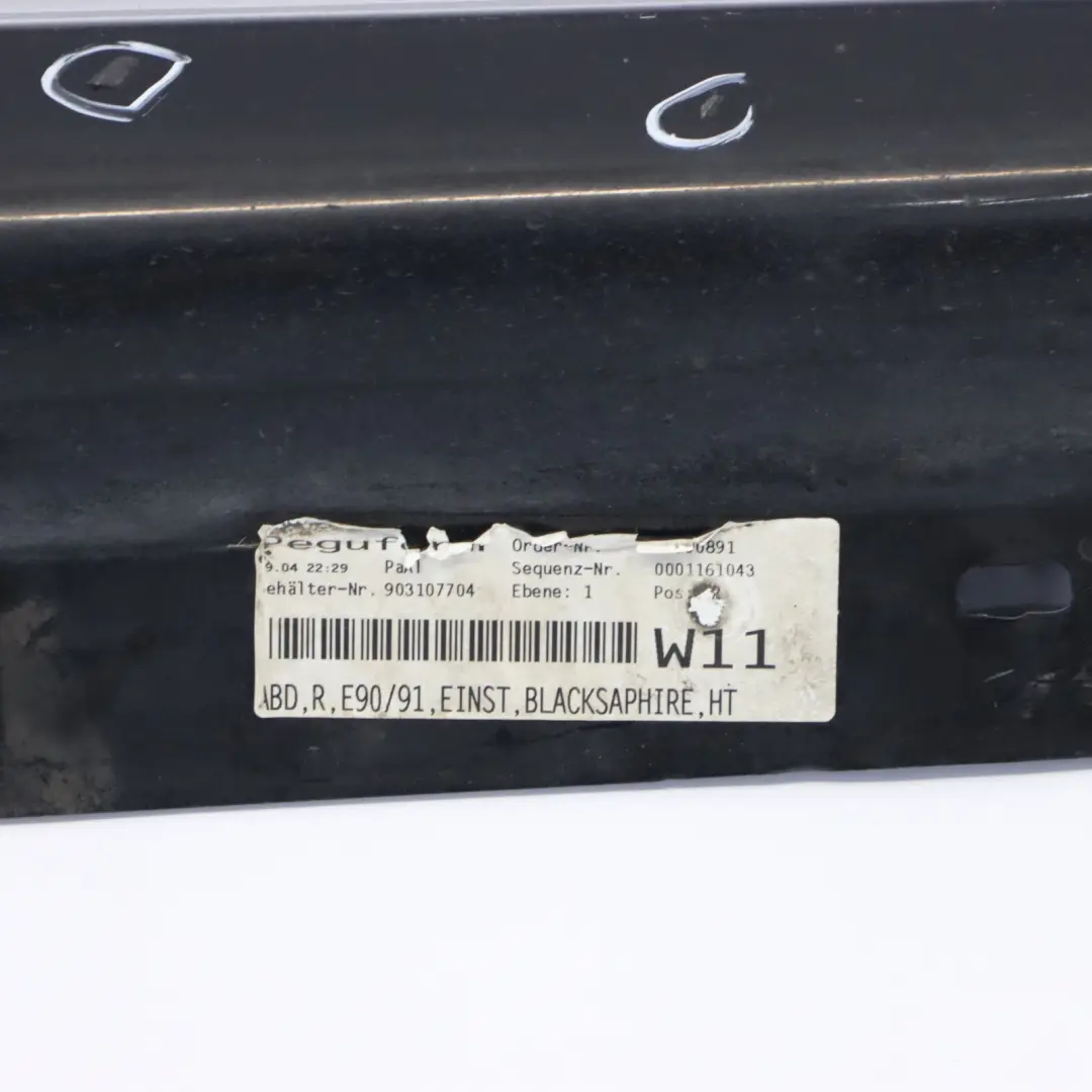 Faldón lateral derecho Zafiro negro metalizado - 475 para BMW E90 E91 con número de pieza 0032950 BMW E90 E91 Faldón lateral derecho Zafiro negro metalizado - 475 - SKU 0032950-BS - Número de pieza 0032950