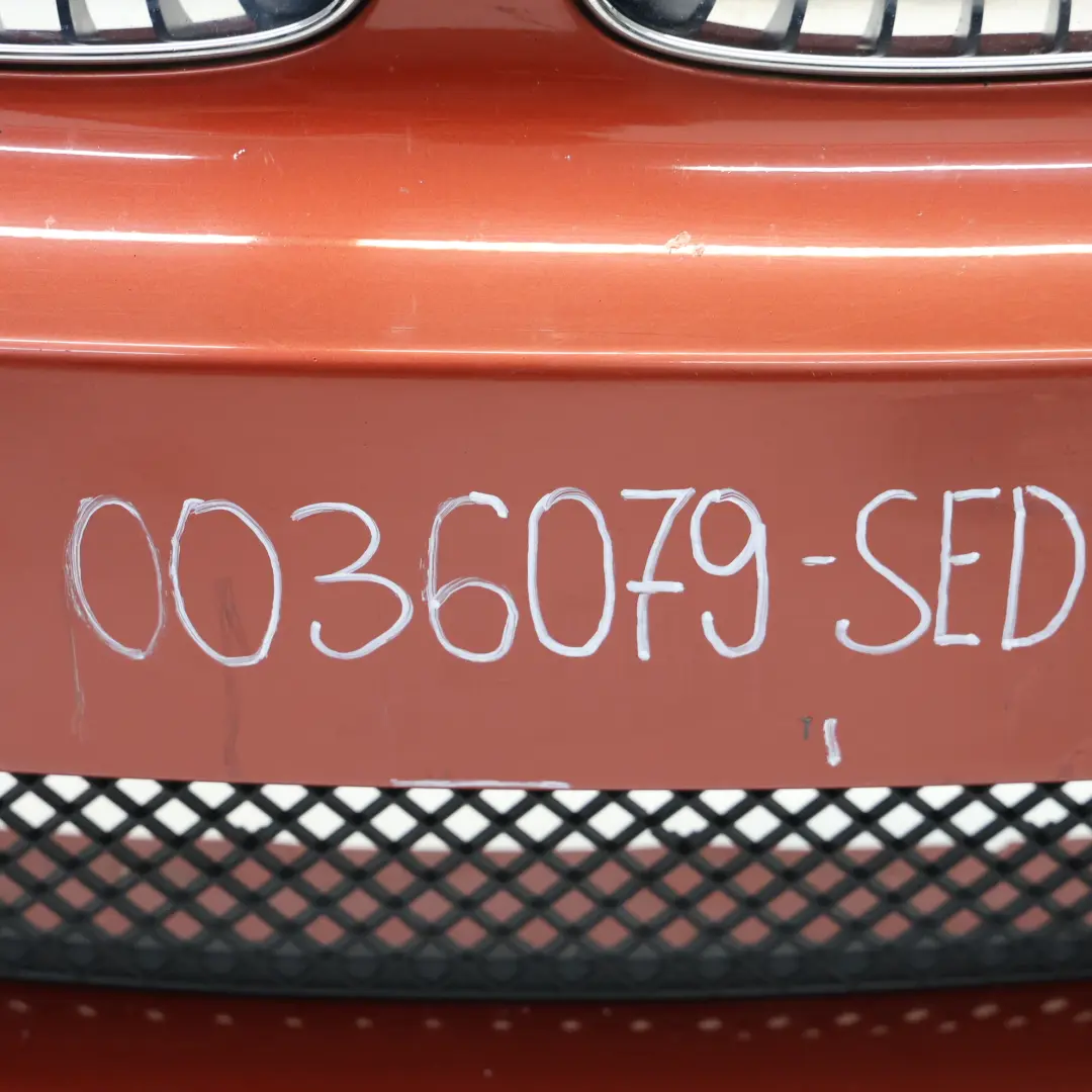 Zderzak Przedni Sedonarot Czerwony Metalik - A79 do BMW E82 E88 o numerze 0036079 BMW E82 E88 Zderzak Przedni Sedonarot Czerwony Metalik - A79 - SKU 0036079-SED - Numer Części 0036079