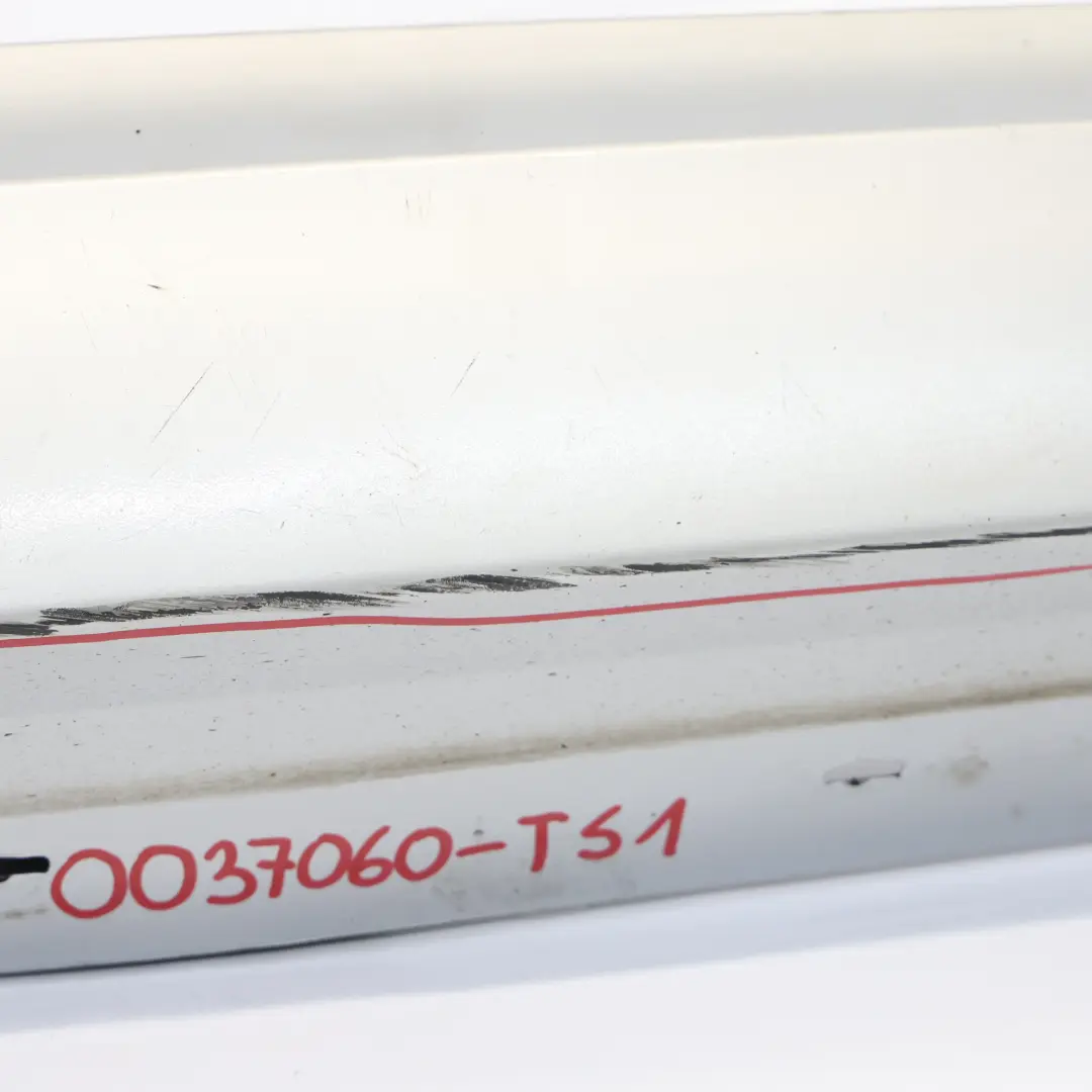 Baguette de seuil Jupe latérale droite Titansilber Silver- 354 pour BMW E90 E91 LCI à propos du numéro de pièce 0037060 BMW E90 E91 LCI Baguette de seuil Jupe latérale droite Titansilber Silver- 354 - SKU 0037060-TS1 - Numéro de pièce 0037060